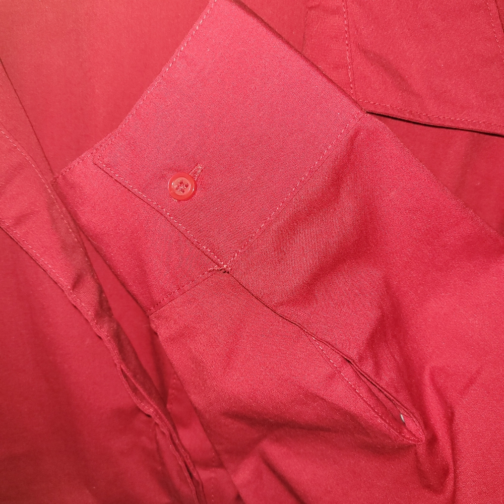 RED HIDDEN BUTTON FITTED TOP - Picture 4 of 6